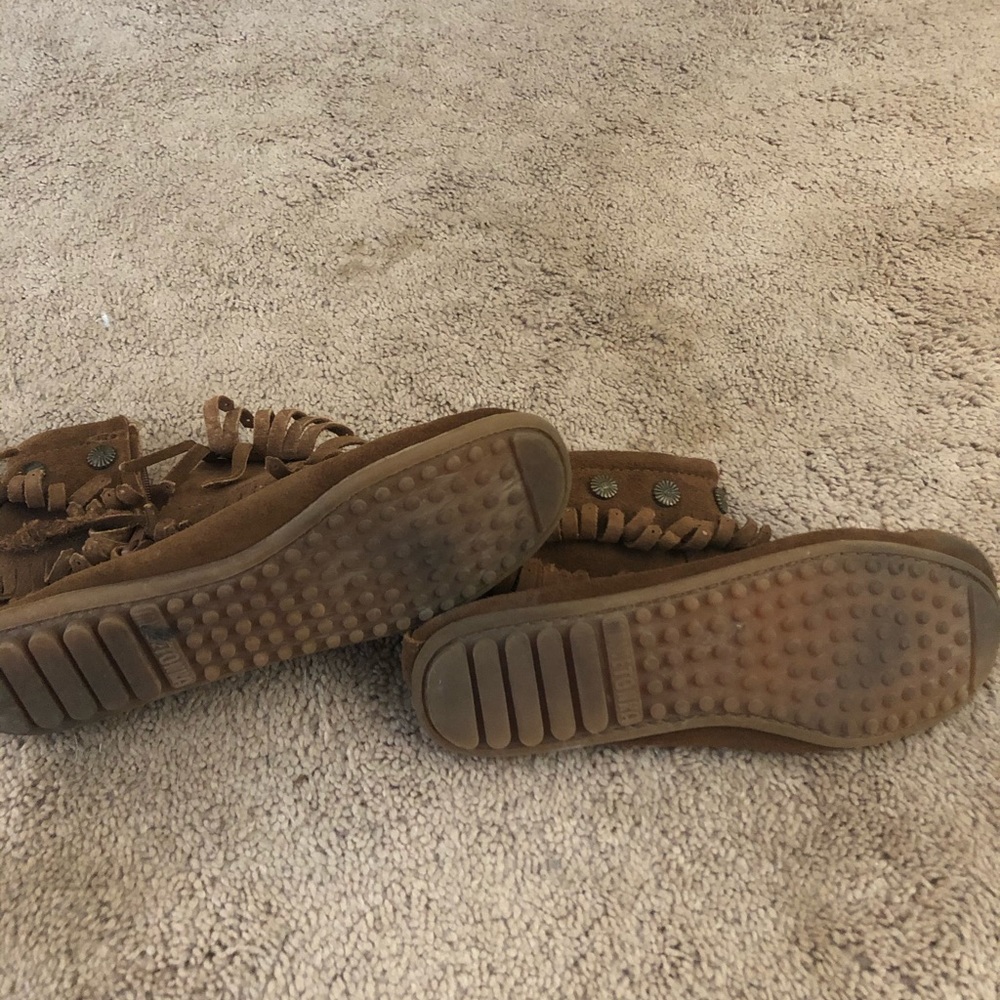 MINNETONKA Ankle Booties - Picture 4 of 5